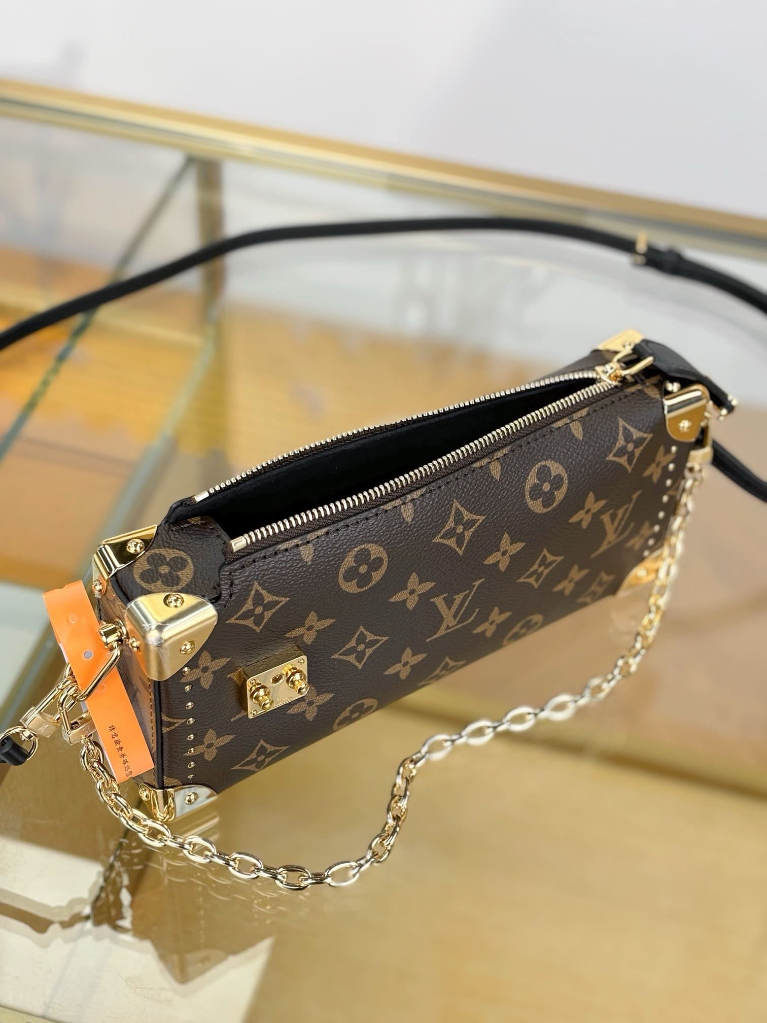 L0vis Vvtt0n M13147 SLIM TRUNK BAG