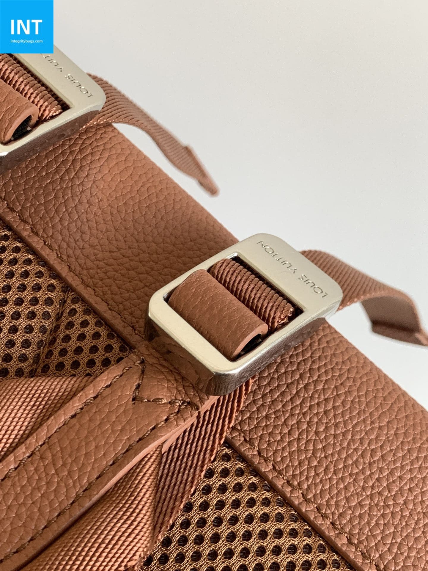 L0vis Vvtt0n M26023 Fastline Backpack