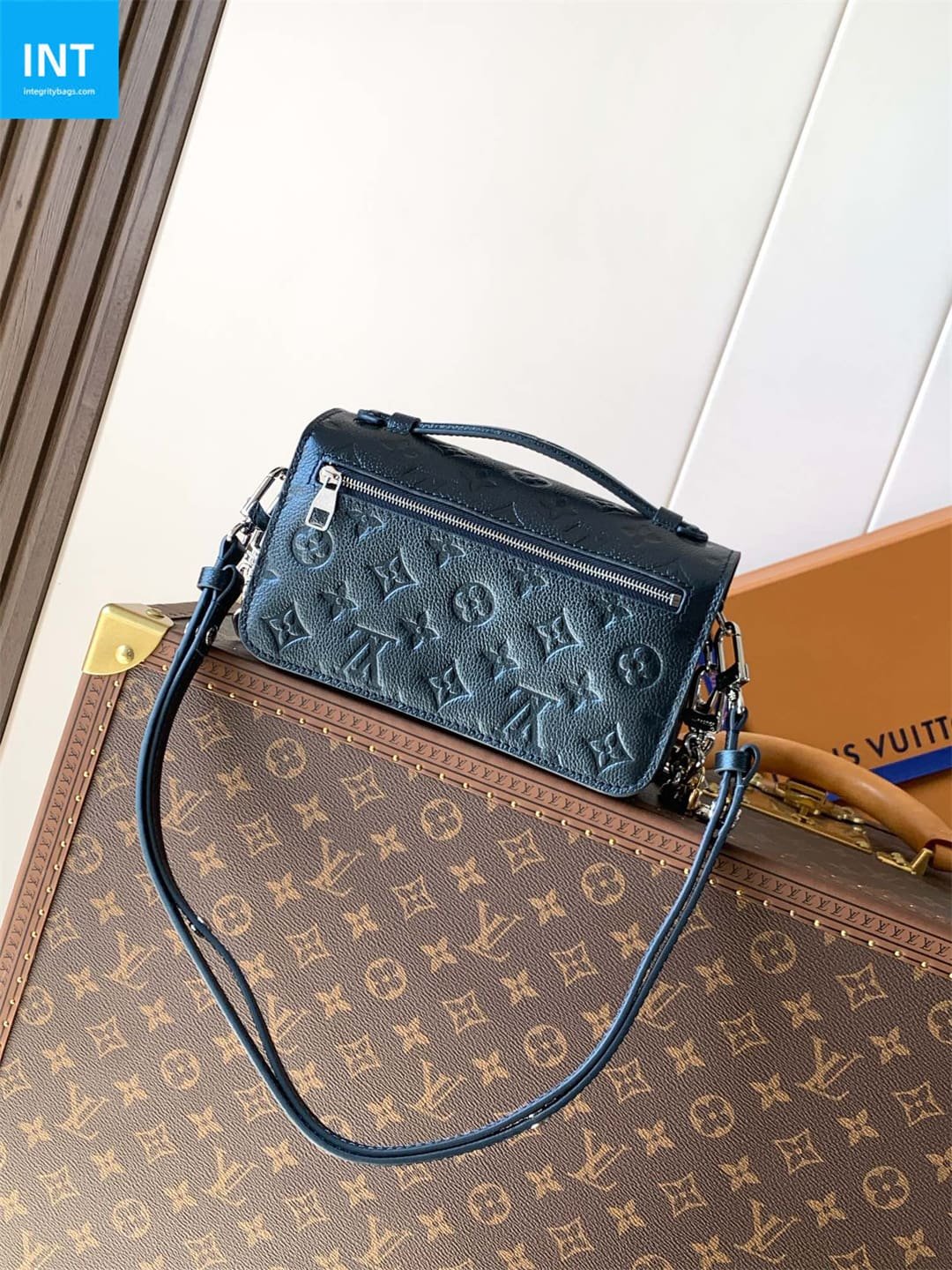 L0vis Vvtt0n M26456 Pochette Metis East West