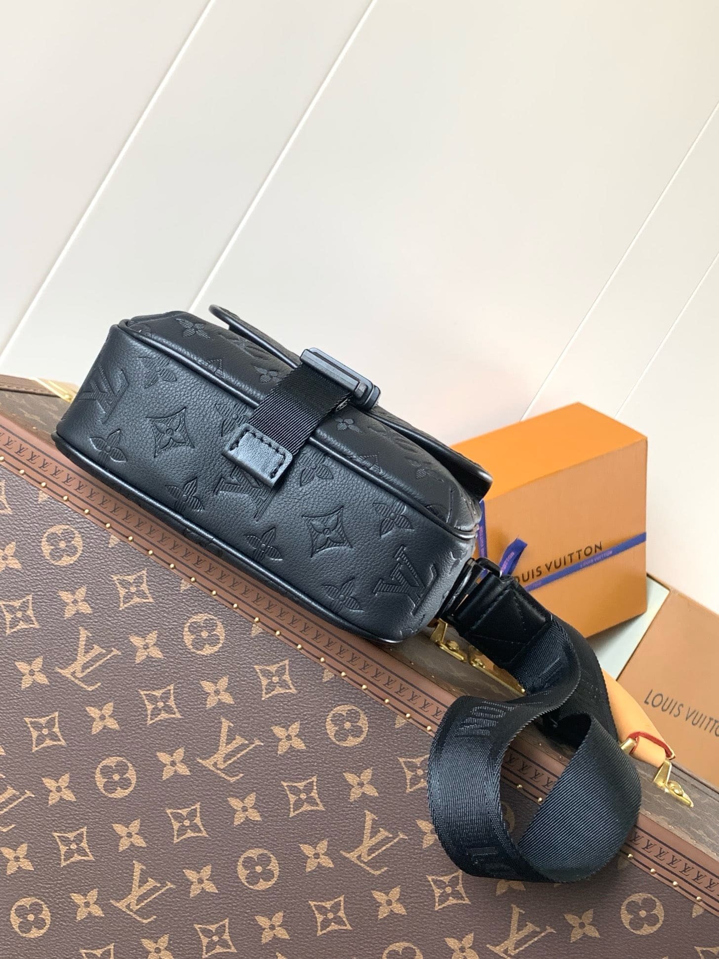 L0vis Vvtt0n M12516 Getaway Messenger