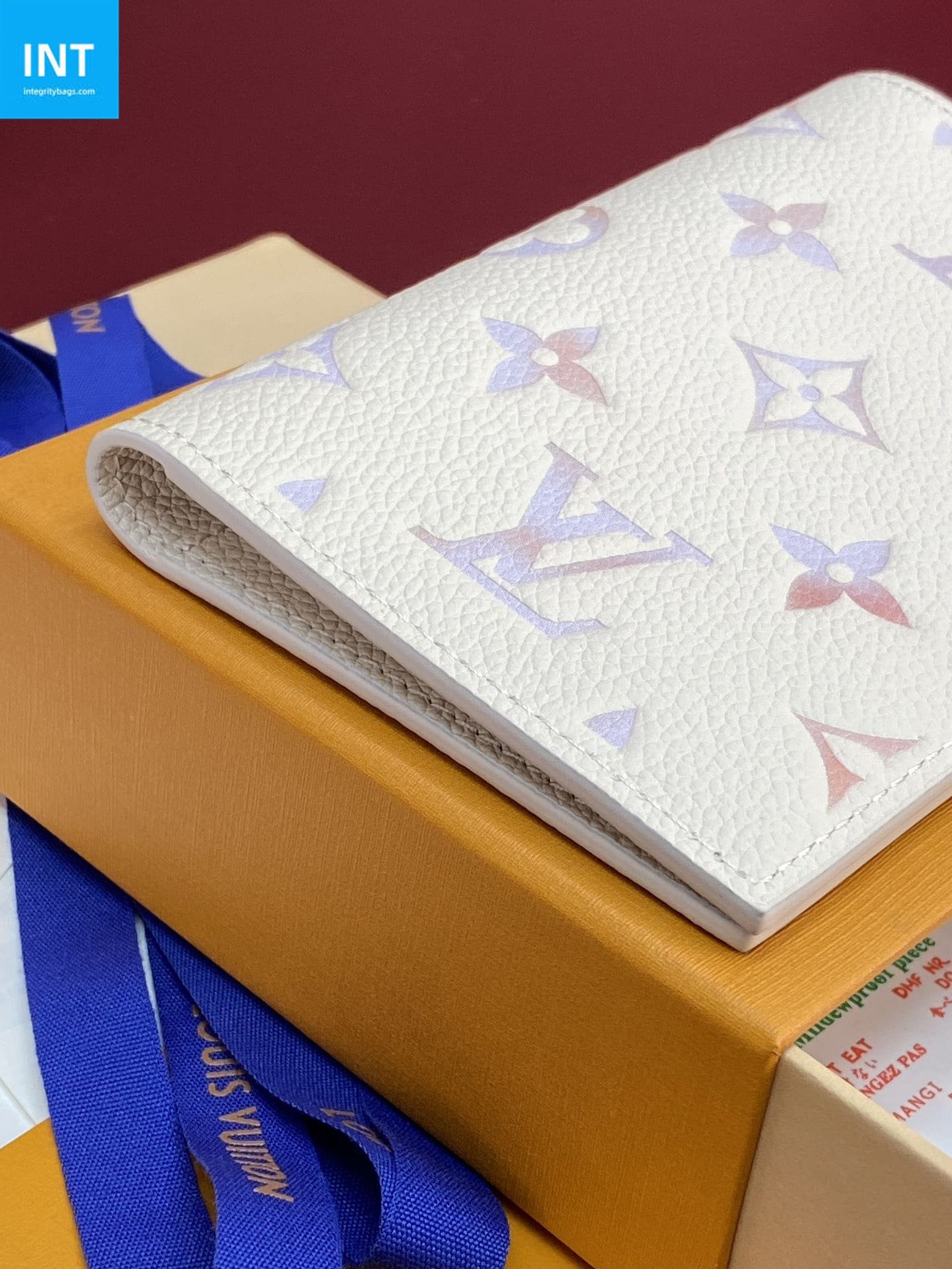 L0vis Vvtt0n M25917 Passport Cover