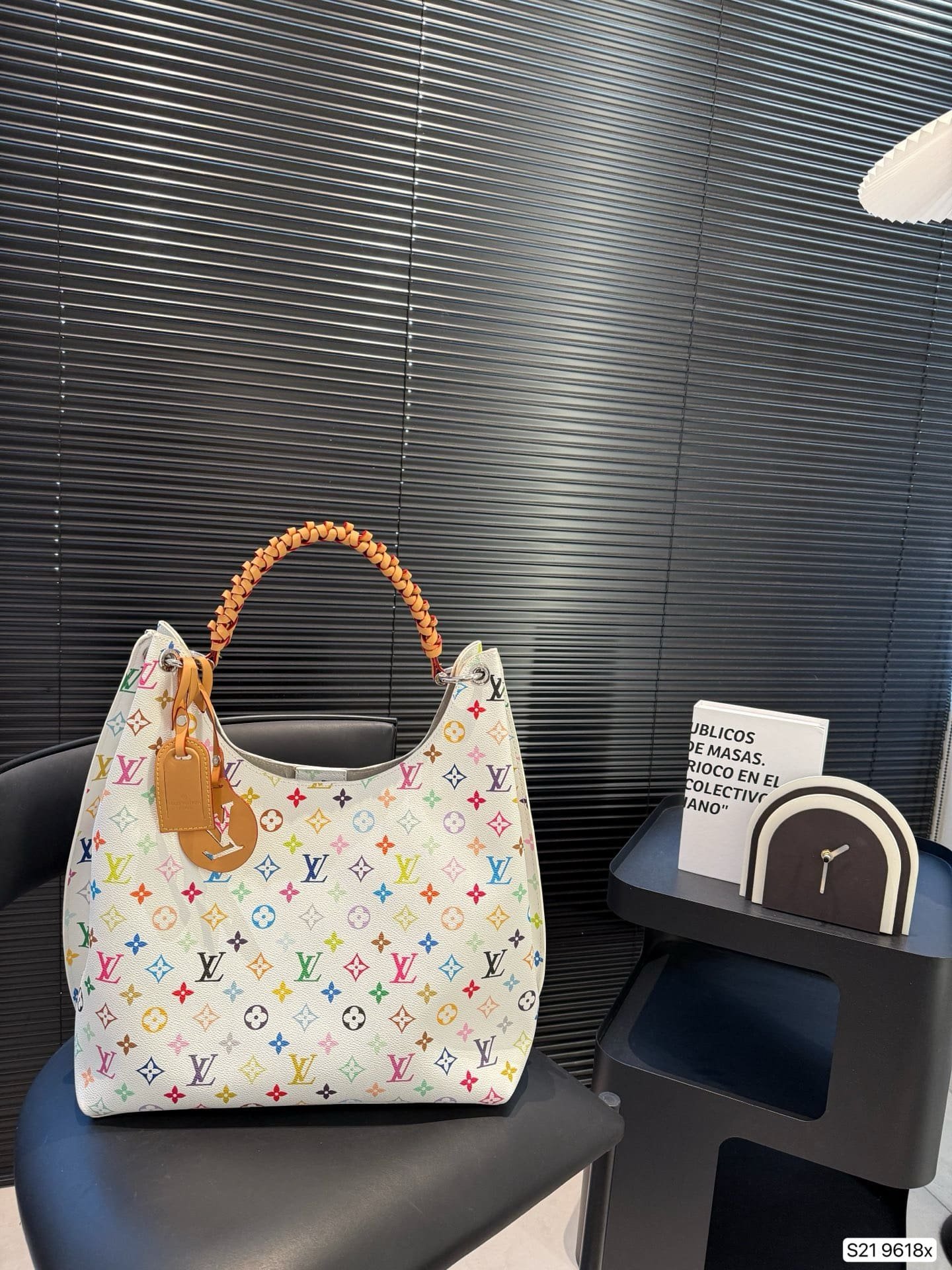 L0vis Vvtt0n tote bag