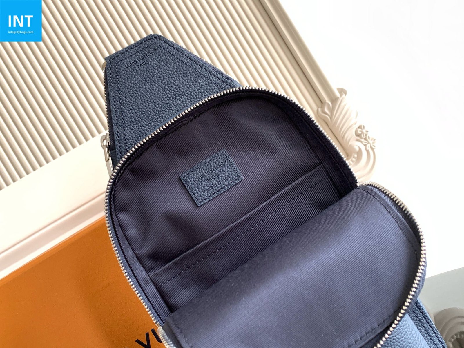 L0vis Vvtt0n M15269 Avenue Slingbag PM