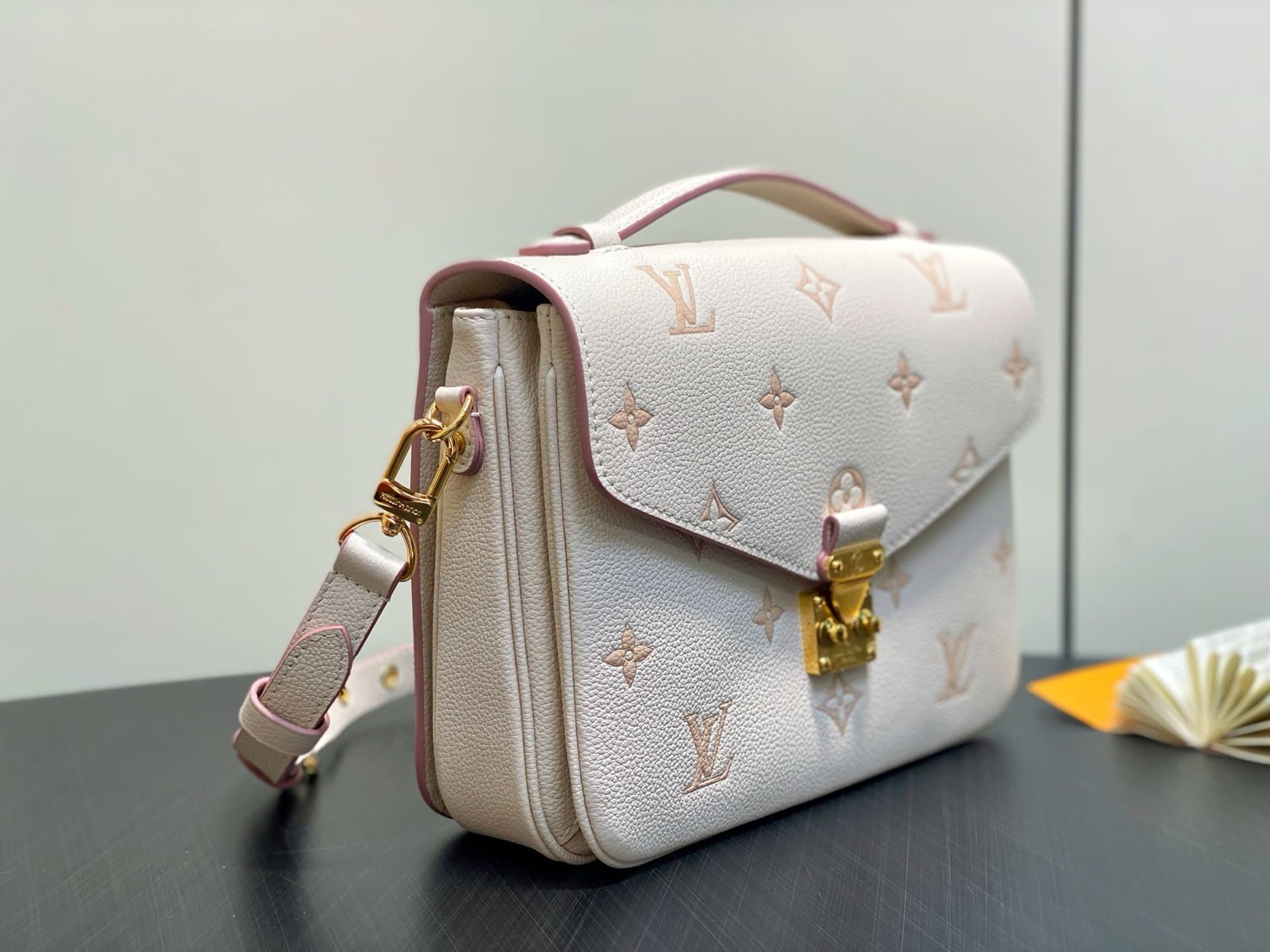 L0vis Vvtt0n M14977 Pochette Métis