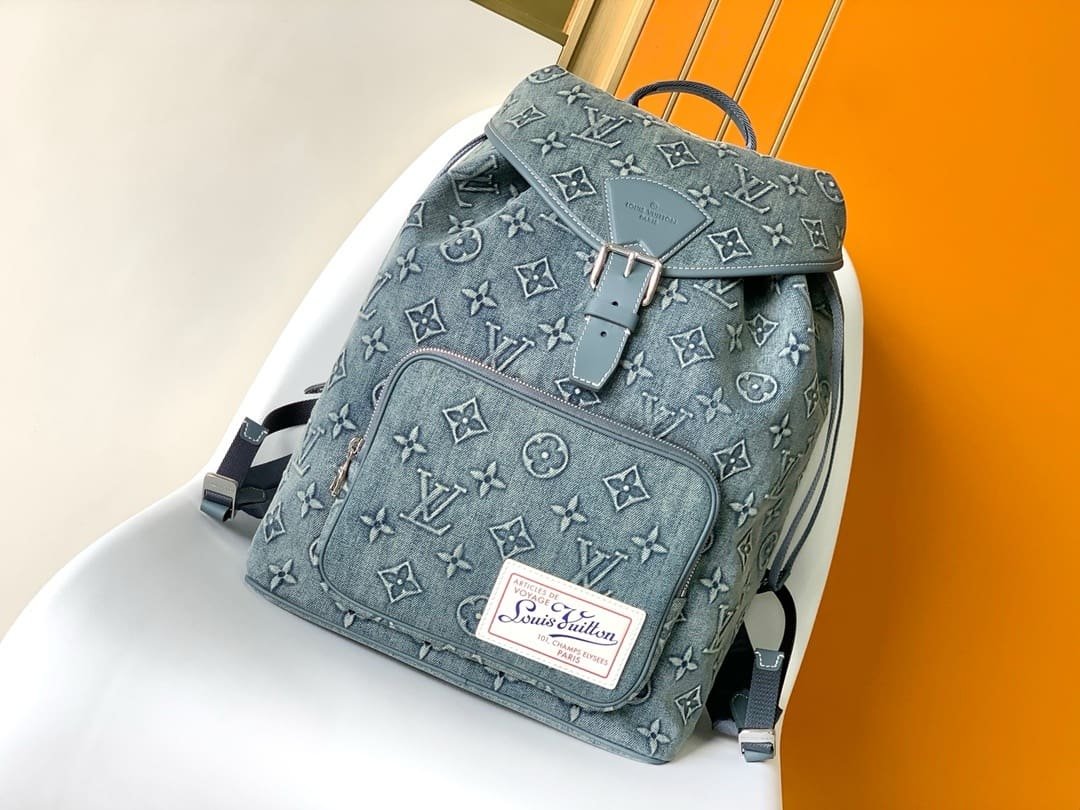 L0vis Vvtt0n M22534 Montsouris Monogram Backpack