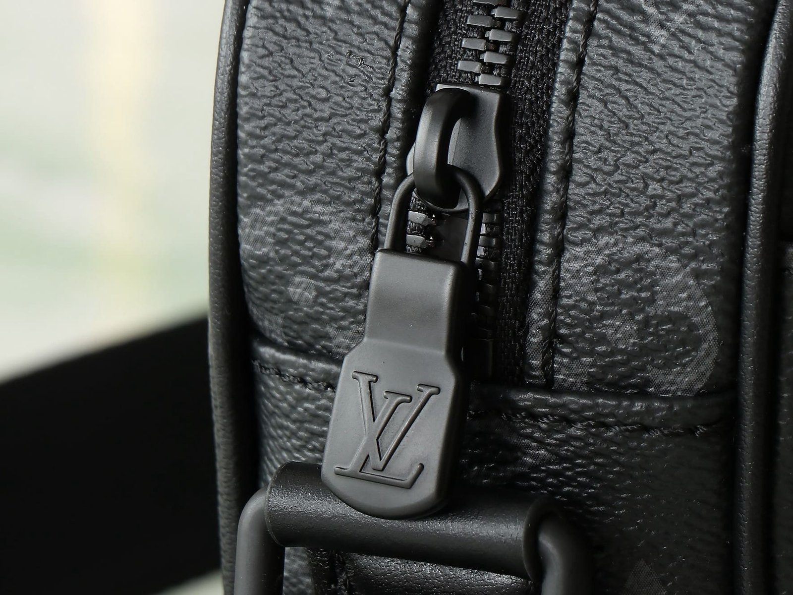 L0vis Vvtt0n M12518 Getaway Messenger