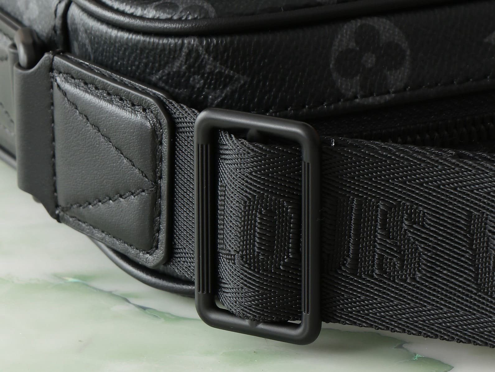 L0vis Vvtt0n M12518 Getaway Messenger