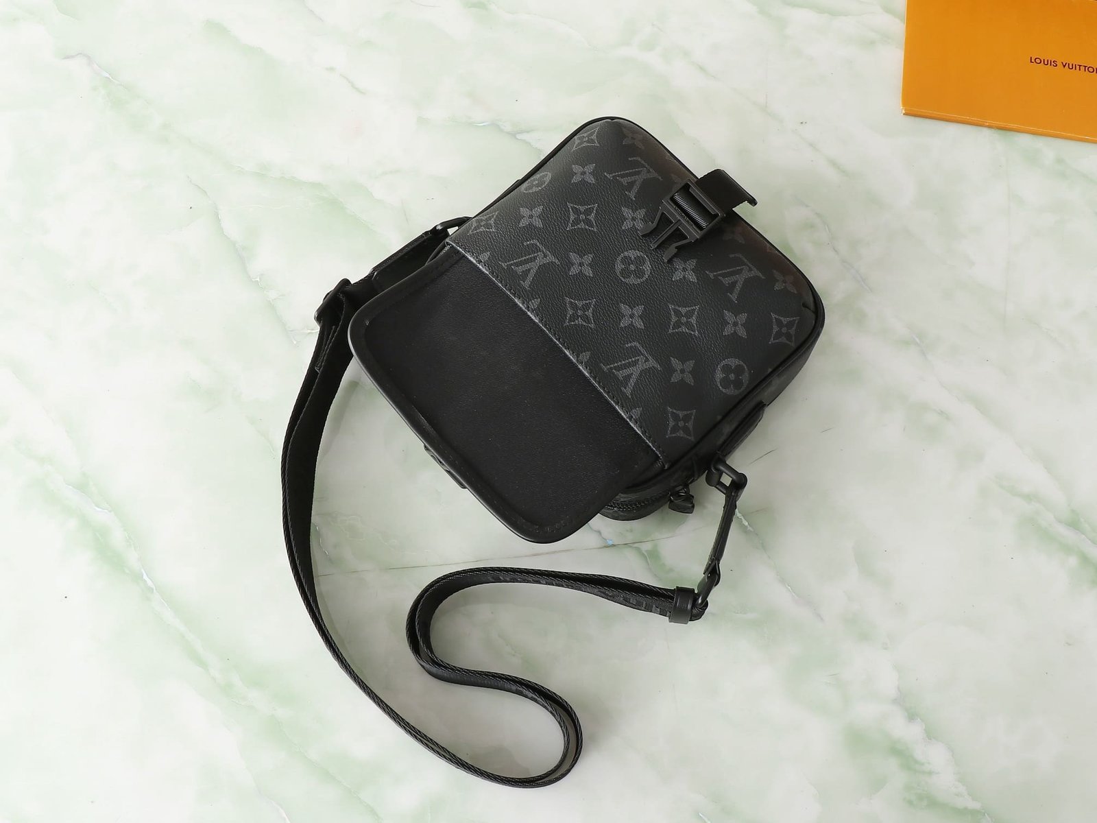 L0vis Vvtt0n M12518 Getaway Messenger