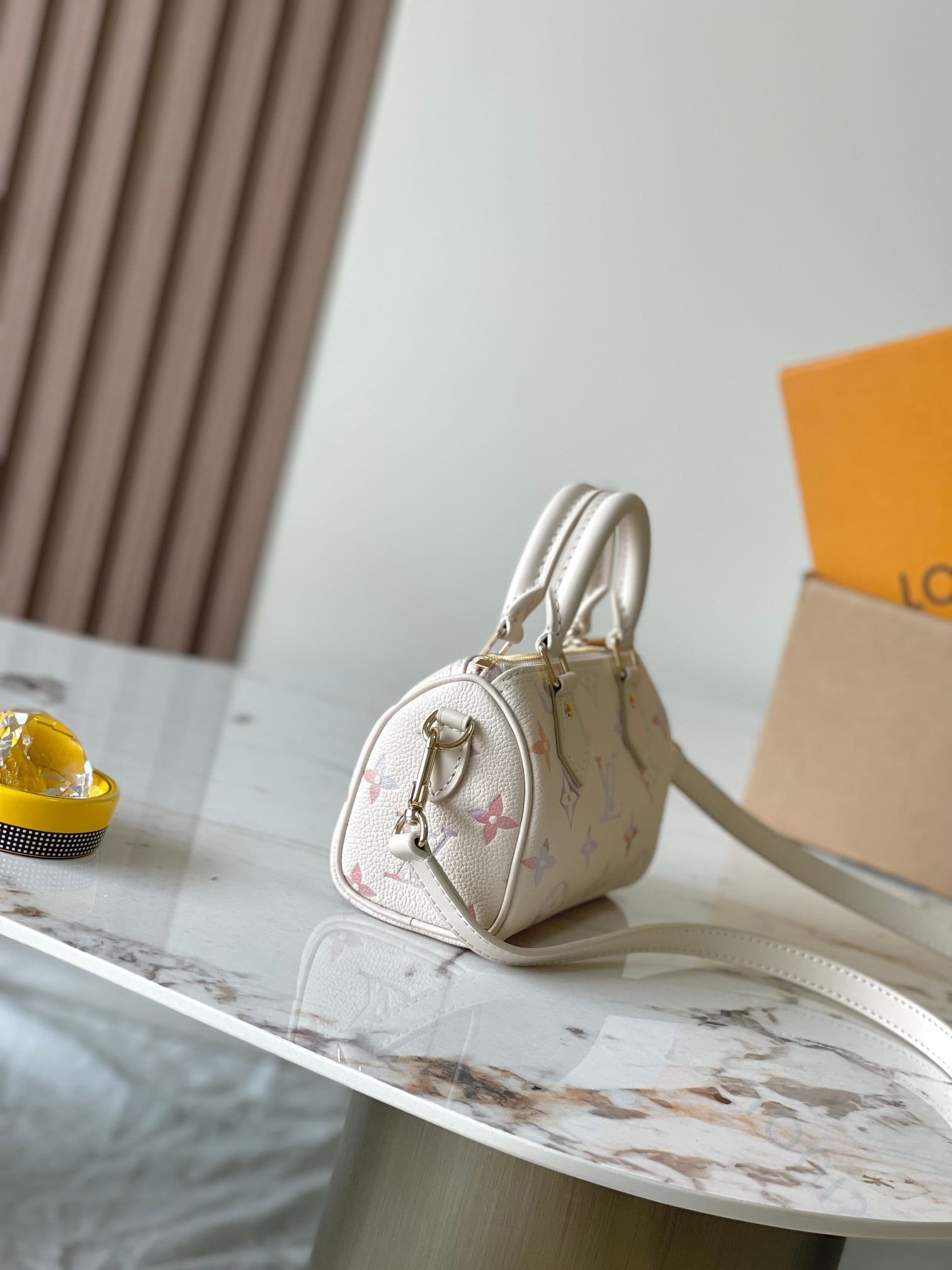 L0vis Vvtt0n M25591 Nano Speedy Bag