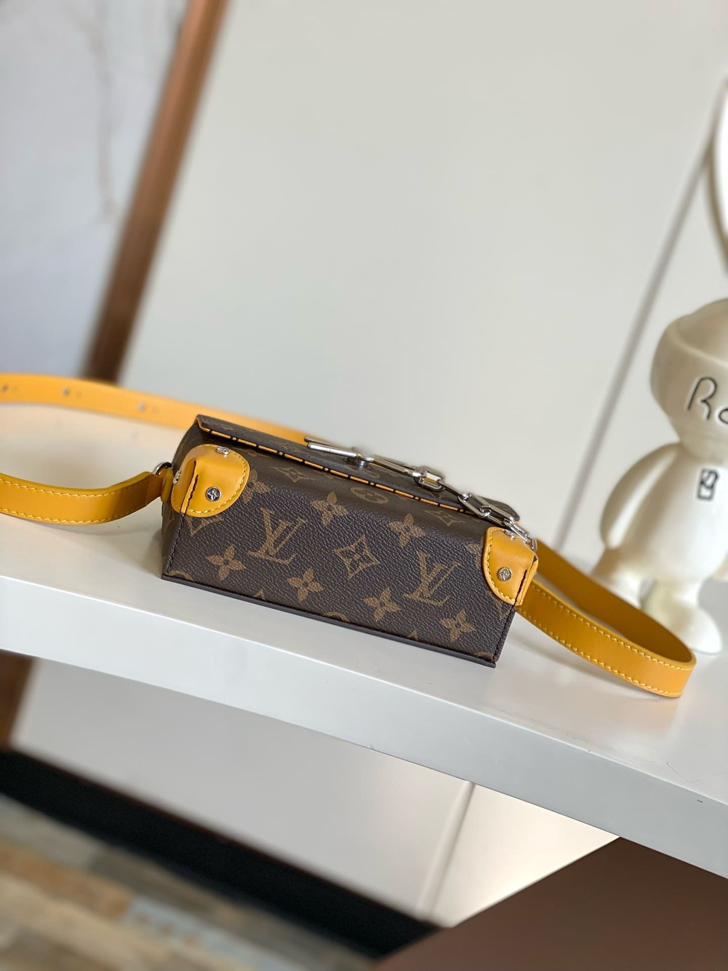 L0vis Vvtt0n M12811 Steamer Wearable Wallet