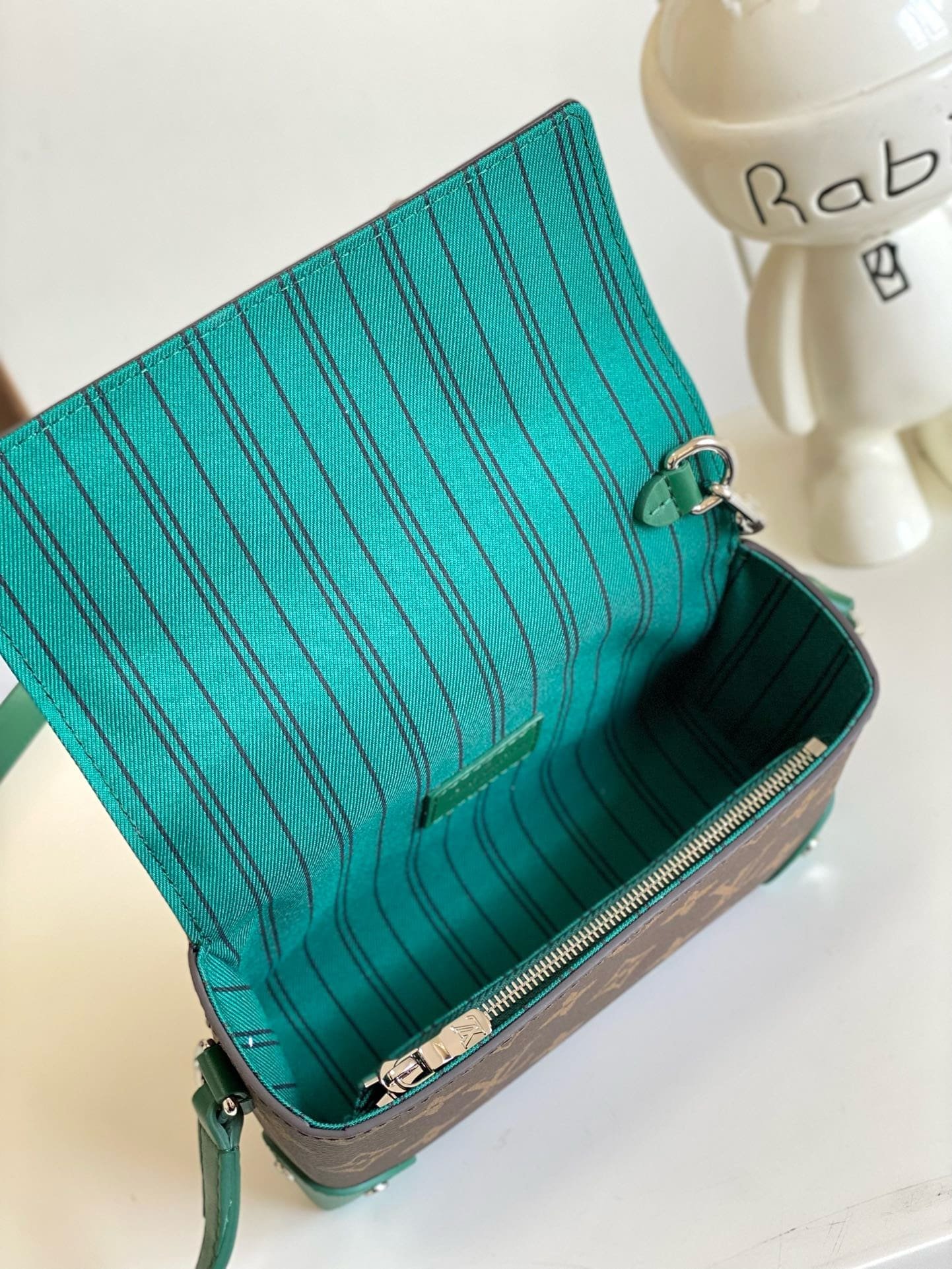 L0vis Vvtt0n M12808 Steamer Wearable Wallet