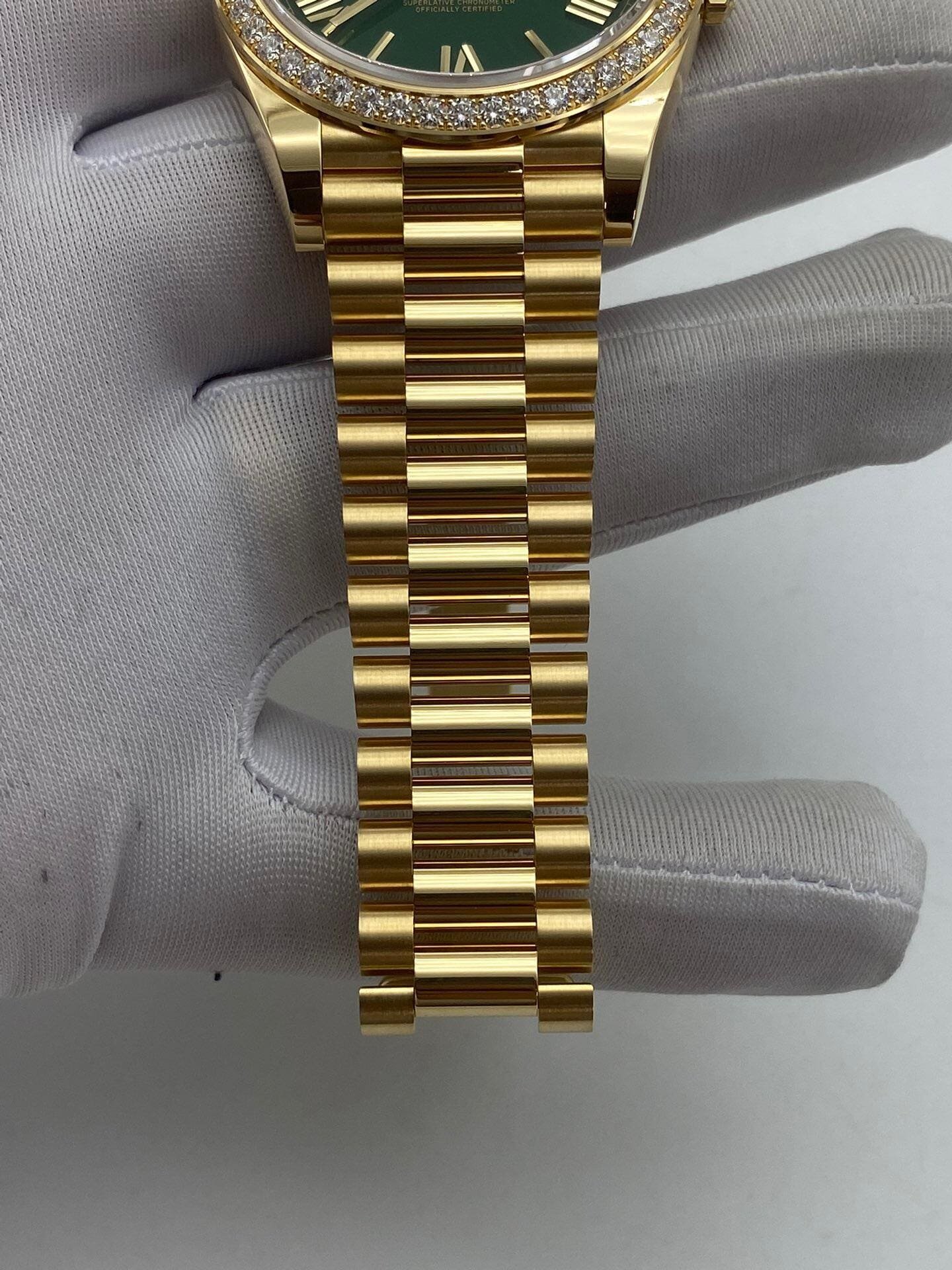 R01ex Day-Date 40 228348RBR Yellow Gold Green Ombre Roman Numeral Dial D1am0nd Bezel (2024)
