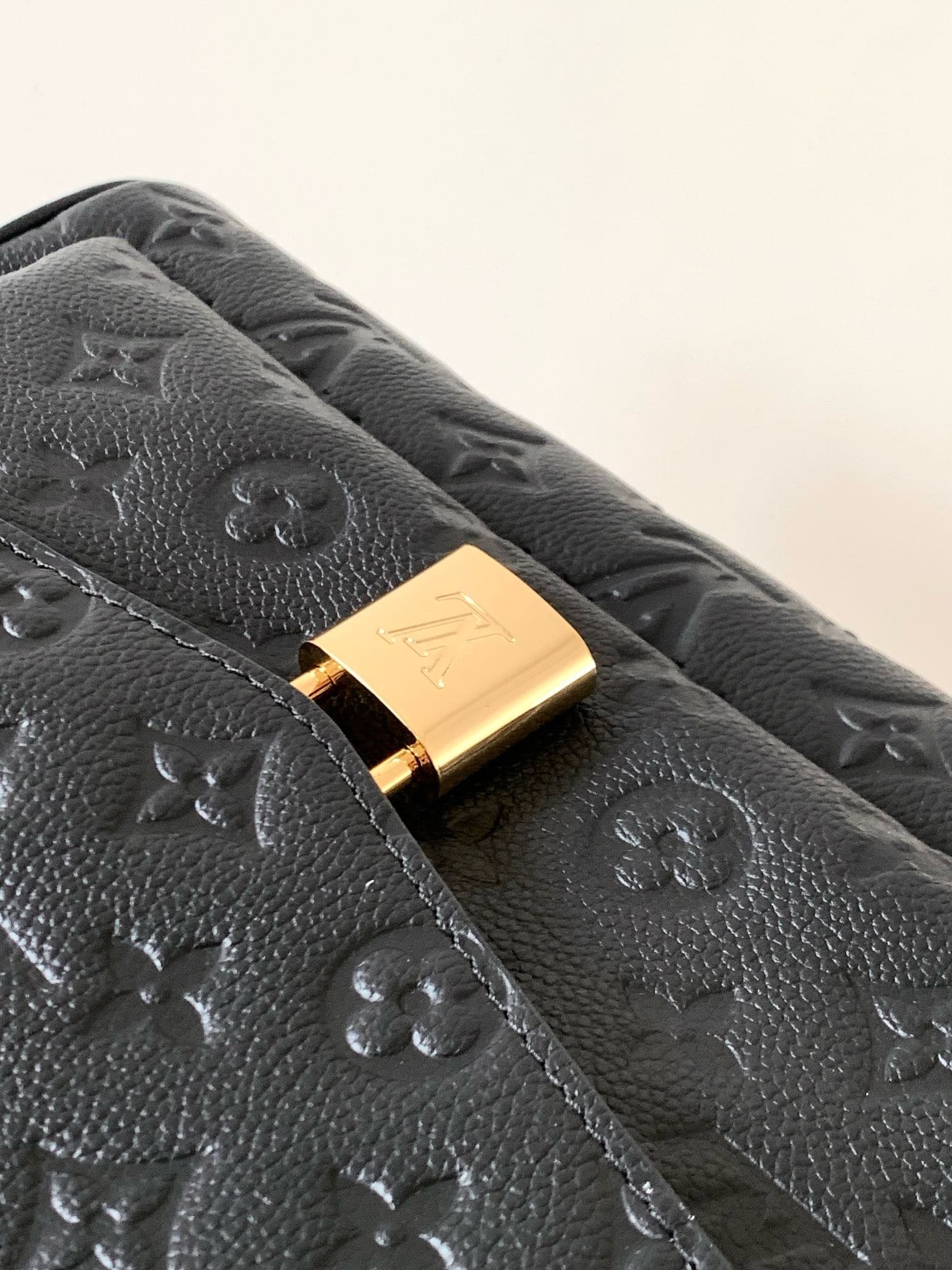 L0vis Vvtt0n M14604 Anytime Flap Bag