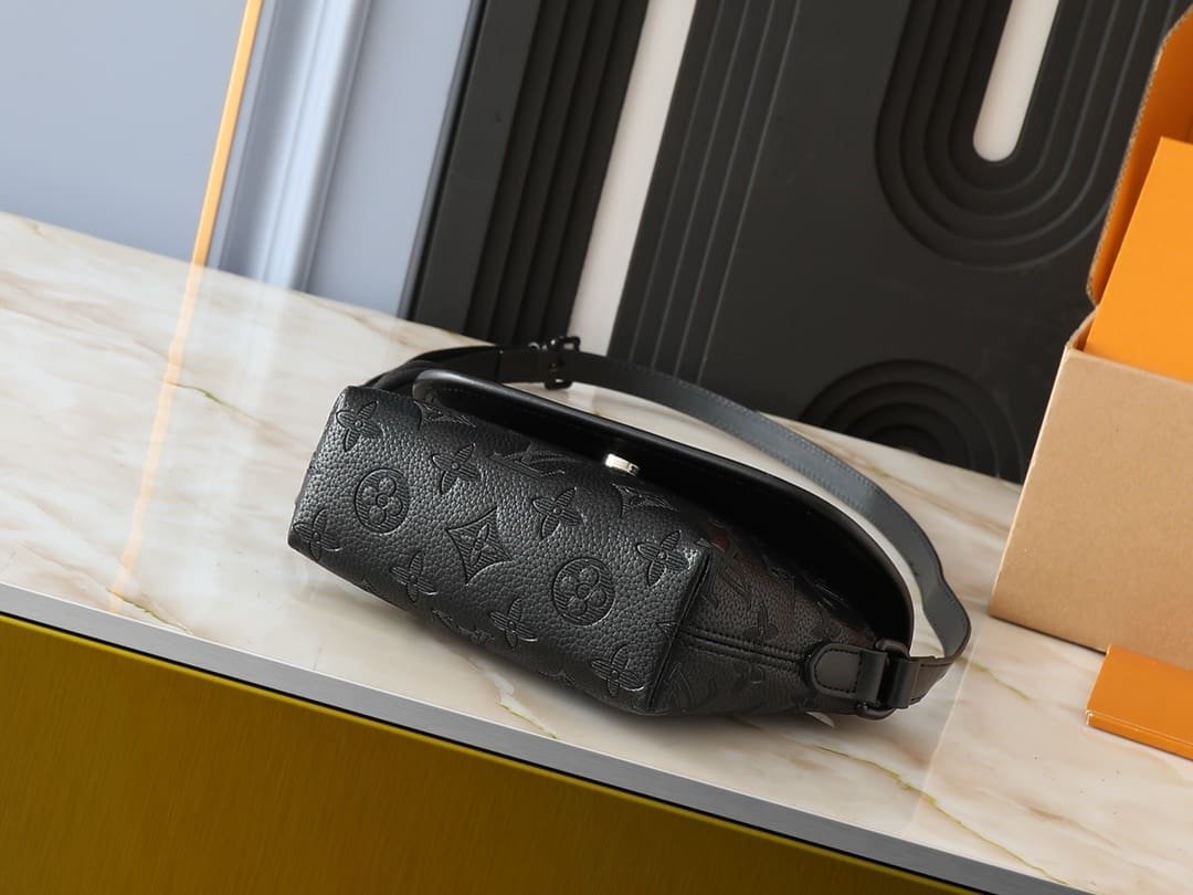 L0vis Vvtt0n M12636 Pulse Wearable Wallet