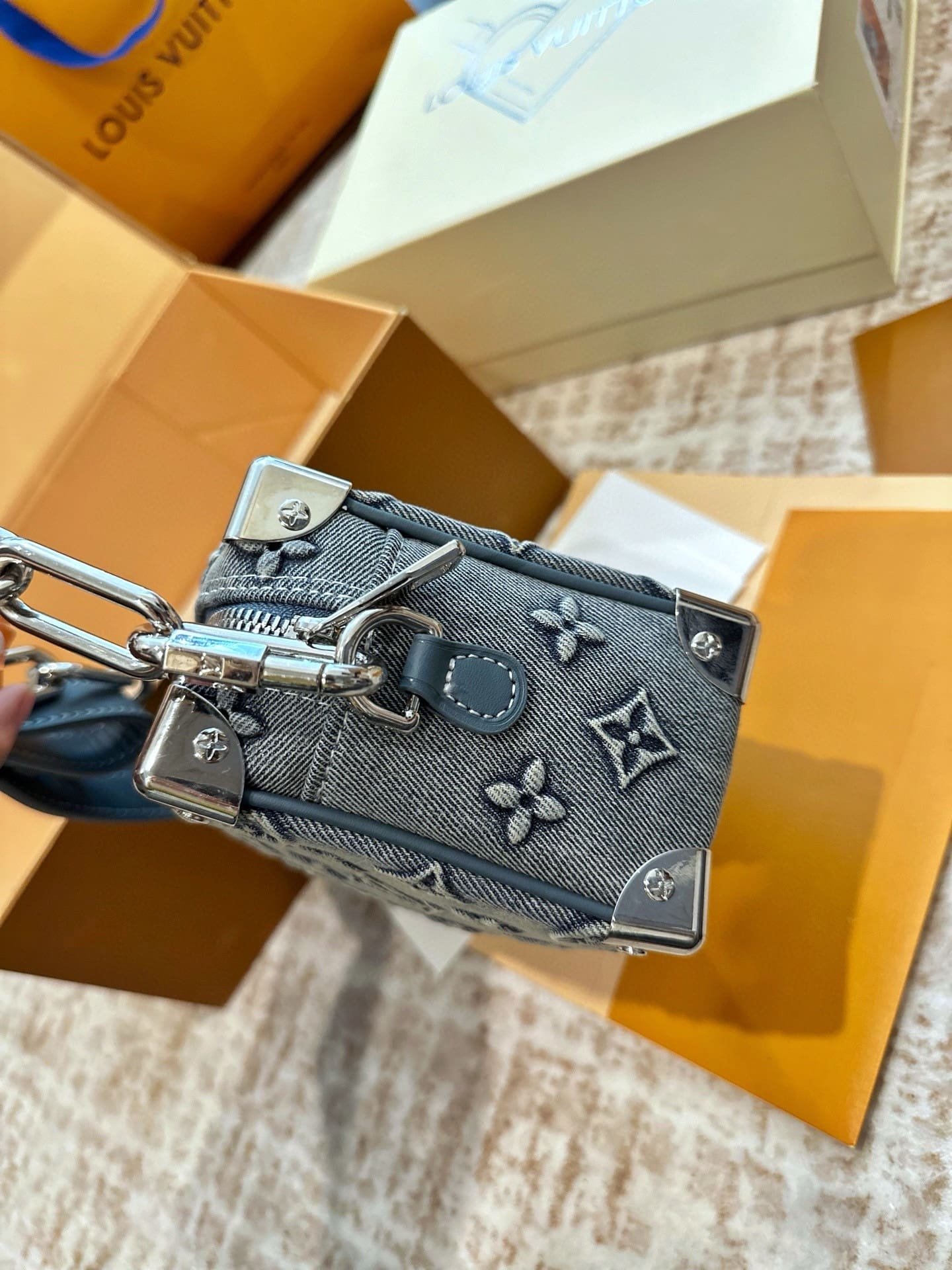 L0vis Vvtt0n mini soft trunk bag