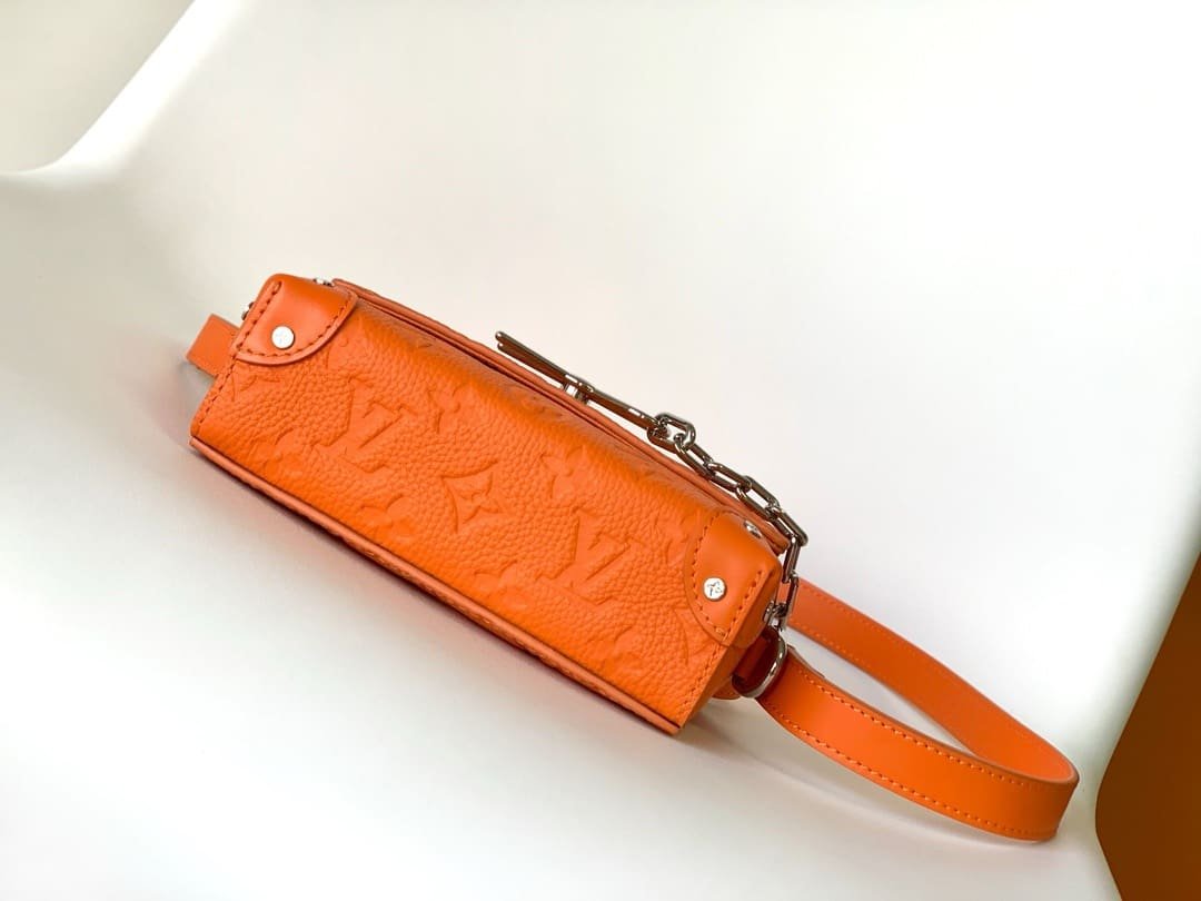 L0vis Vvtt0n M82918 Steamer Wearable Wallet