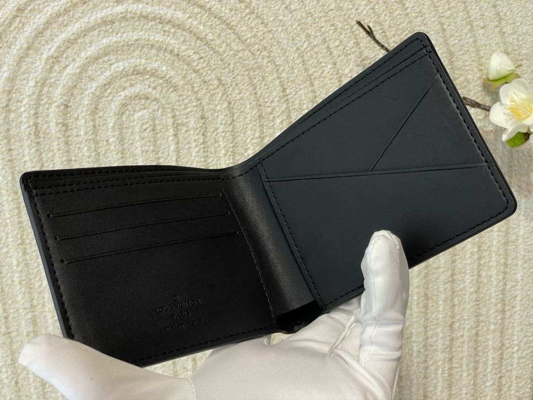 L0vis Vvtt0n M82072 Multiple Wallet