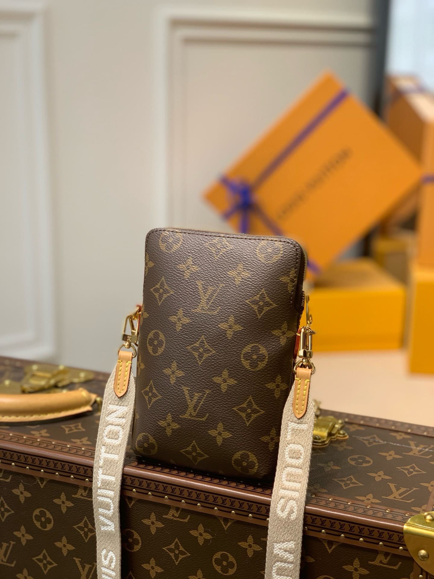 L0vis Vvtt0n M80746 Monogram Utility Phone Sleeve