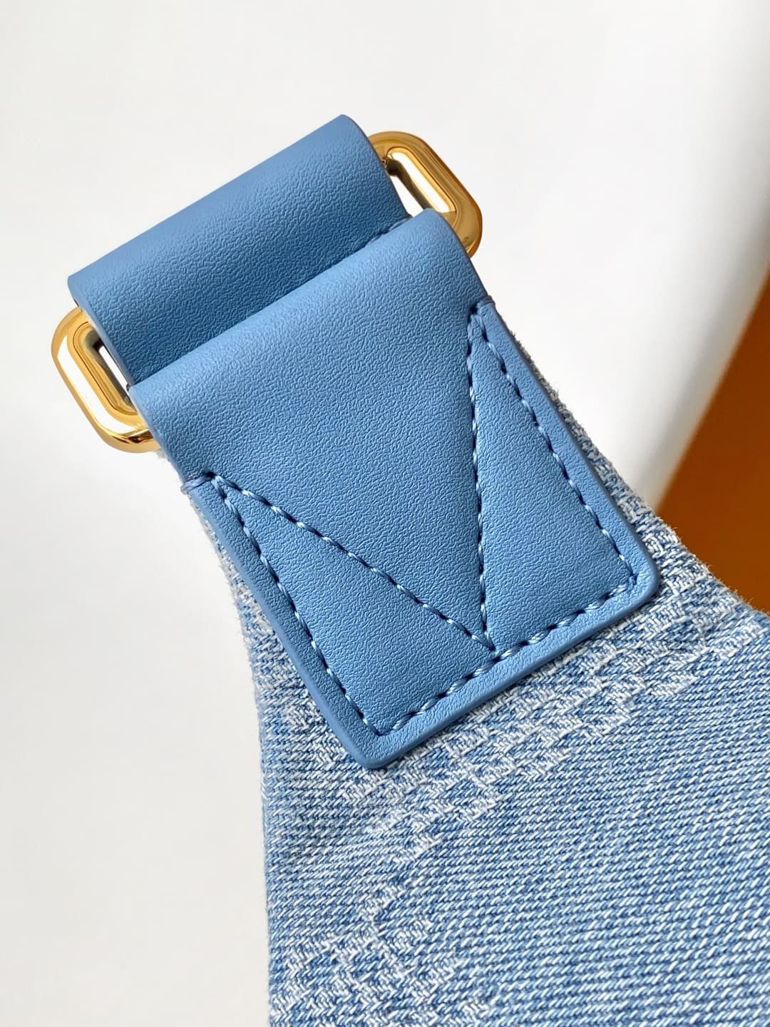 L0vis Vvtt0n N00205 Rush Bumbag