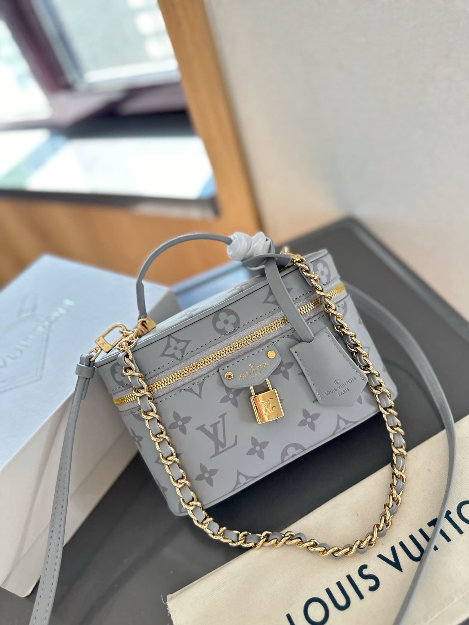 L0vis Vvtt0n M12427 Vanity Chain Pouch