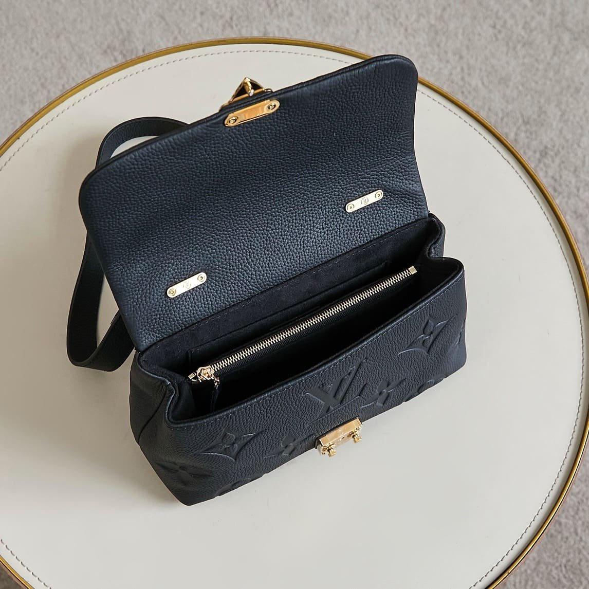 L0vis Vvtt0n M45977 Madeleine BB Bag