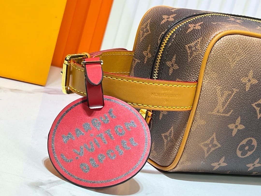 L0vis Vvtt0n M11765 Locker Dopp Kit