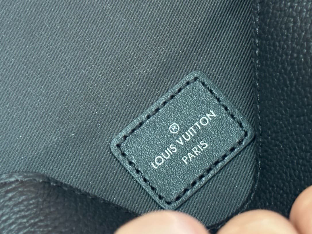 L0vis Vvtt0n M82085 Fastline Wearable Wallet