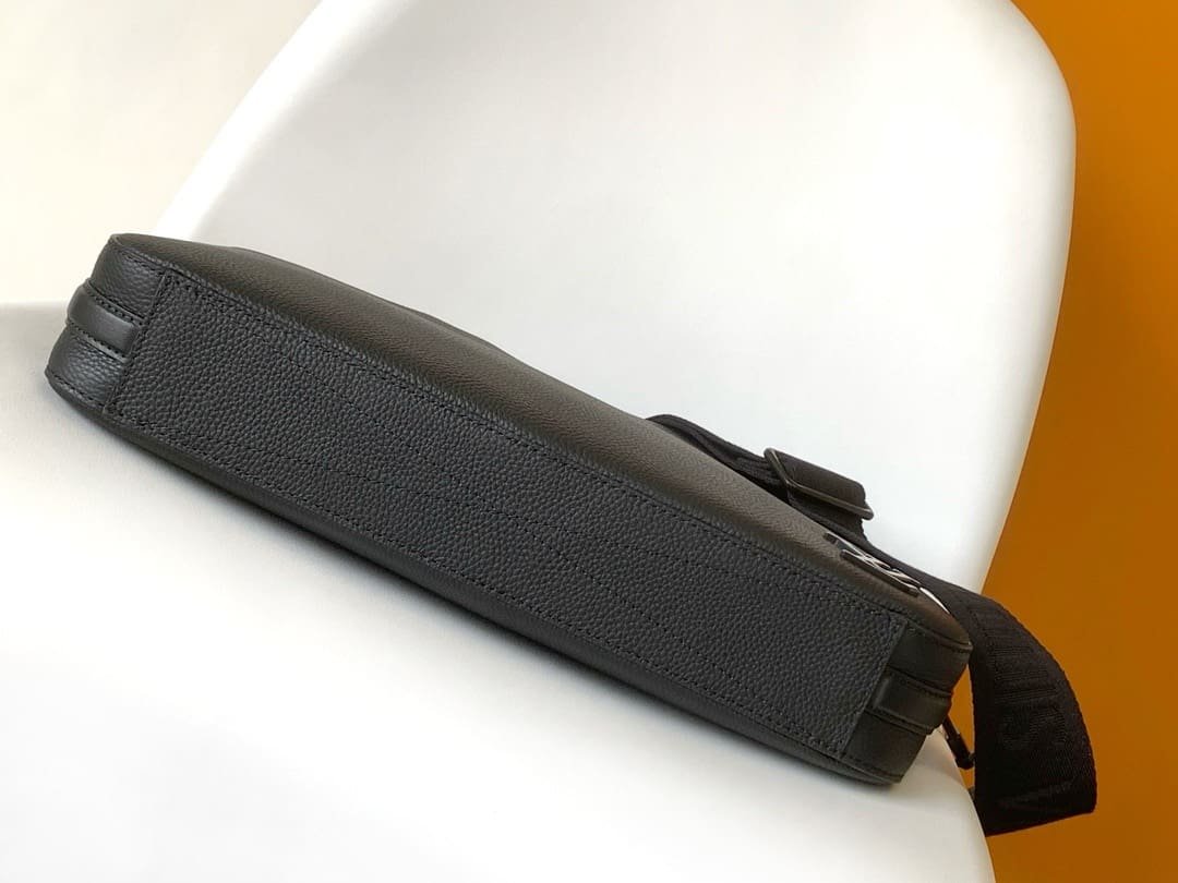 L0vis Vvtt0n M23778 PILOT Briefcase