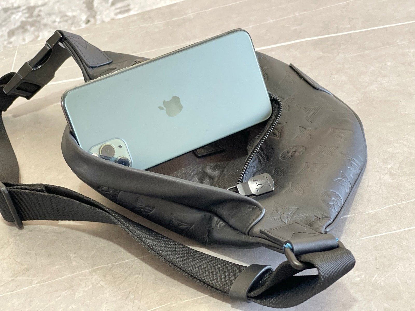 L0vis Vvtt0n M46036 Discovery Bumbag PM