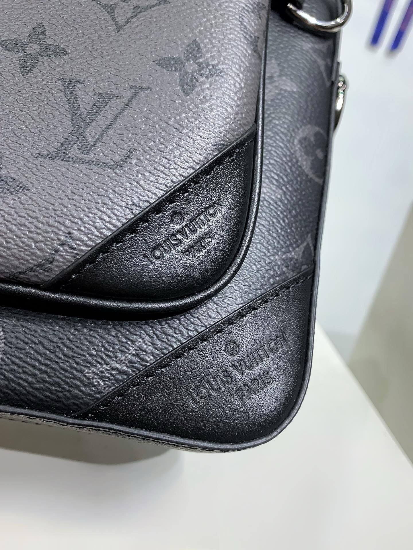 L0vis Vvtt0n M69443 Trio Messenger