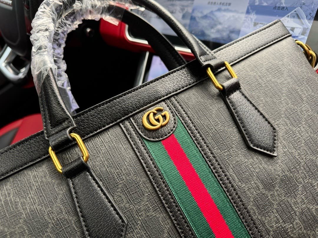 Gvc*1 briefcase