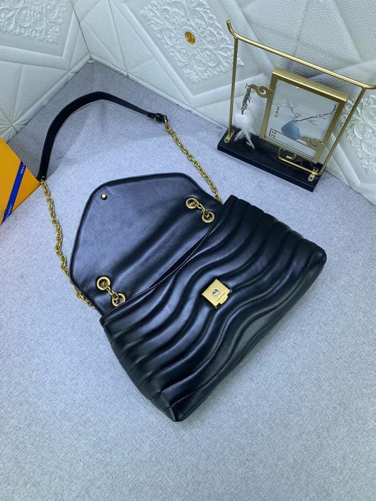 L0vis Vvtt0n M21615 New Wave Chain Bag GM Black
