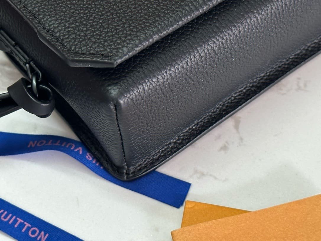 L0vis Vvtt0n M82085 Fastline Wearable Wallet