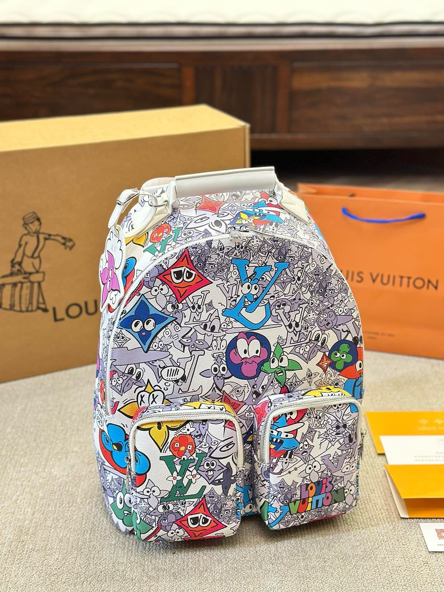 L0vis Vvtt0n Multipocket Backpack Limited Edition Monogram Comics Canvas