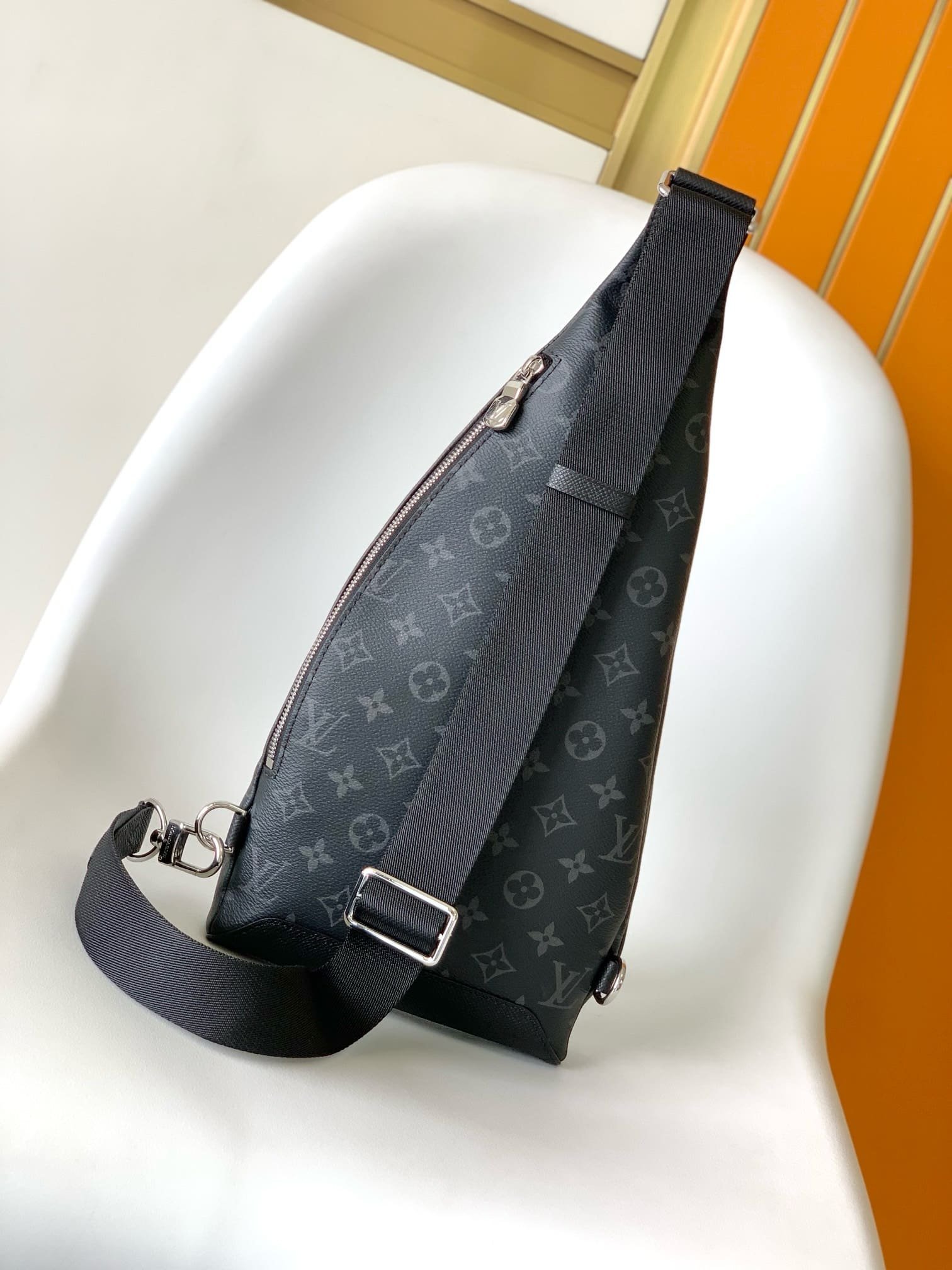 L0vis Vvtt0n M30936 Duo Slingbag