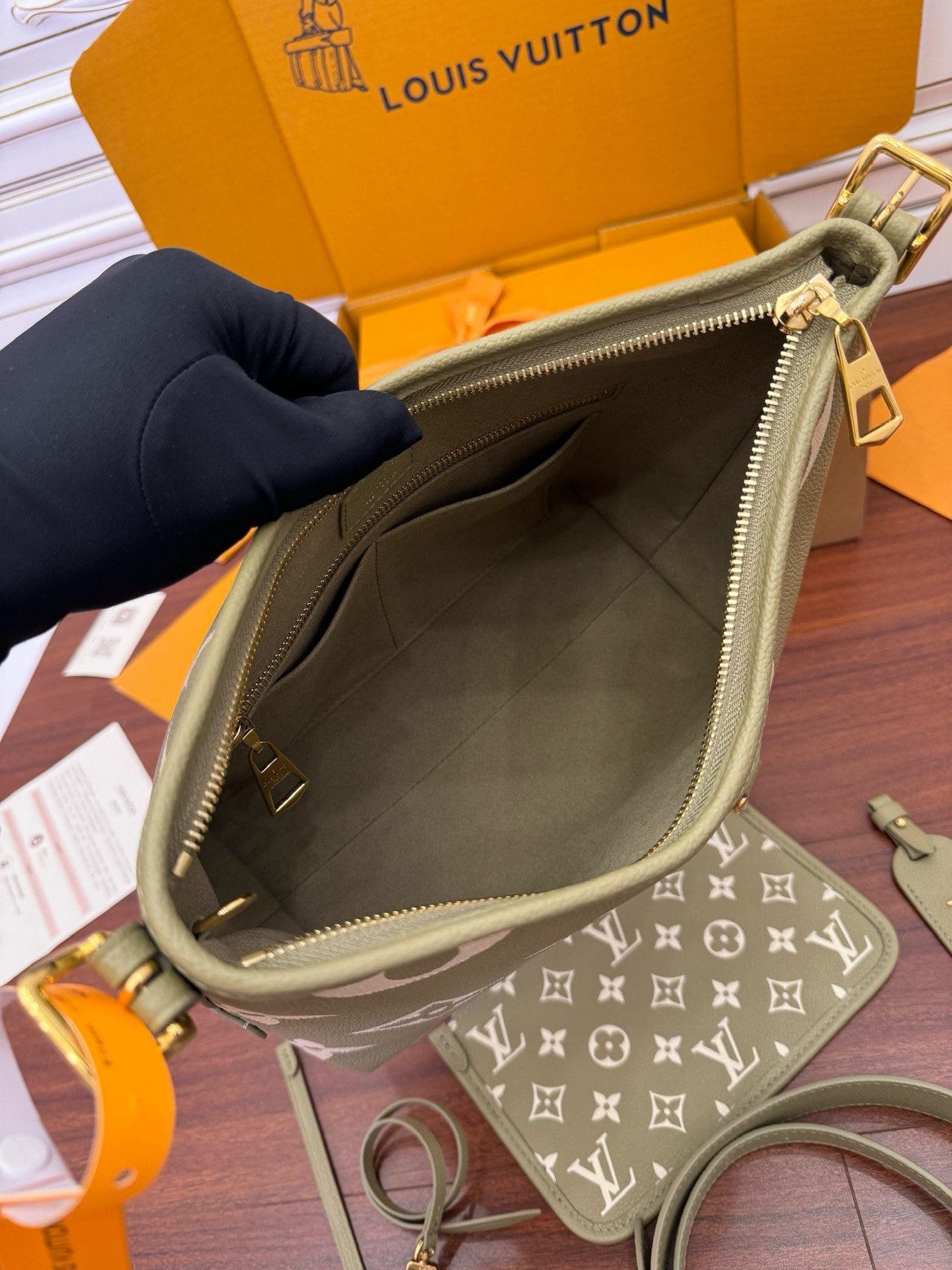 L0vis Vvtt0n M46672 CarryAll PM