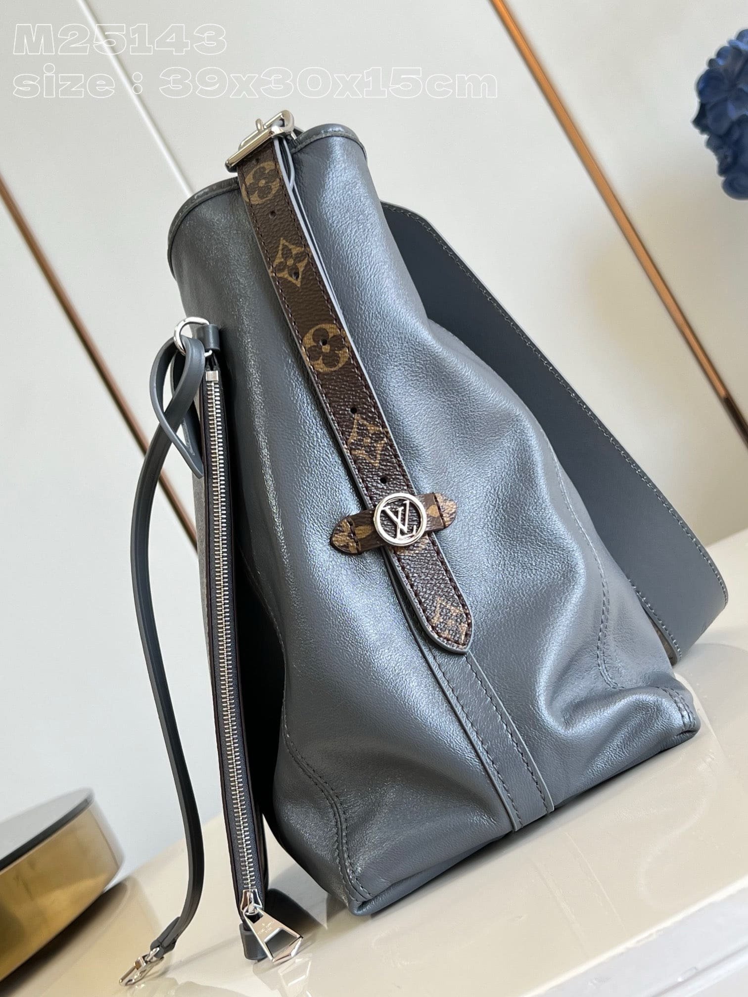 L0vis Vvtt0n M12583 CarryAll Dark MM