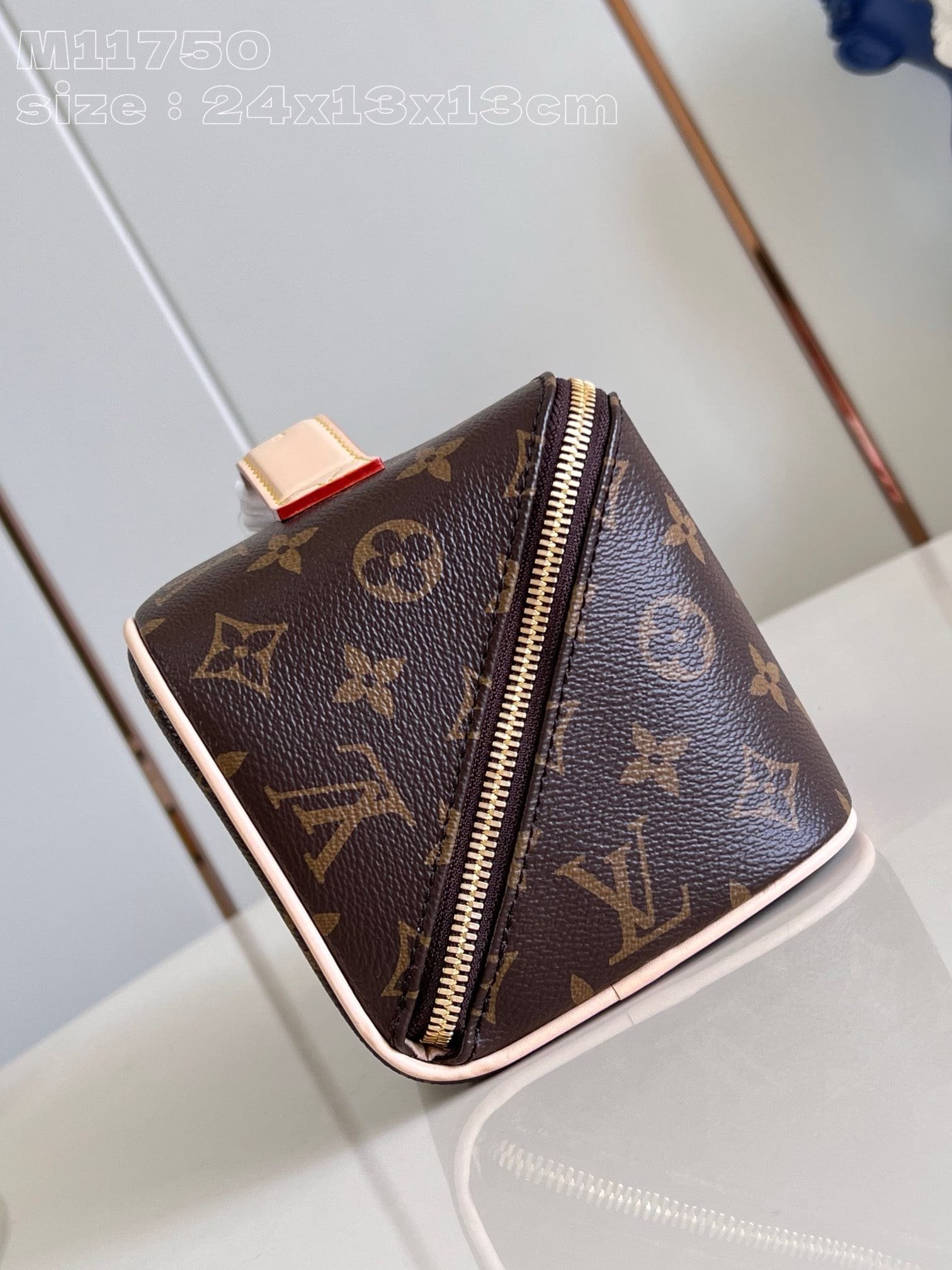 L0vis Vvtt0n M11750 Toiletry Bag (top quality)