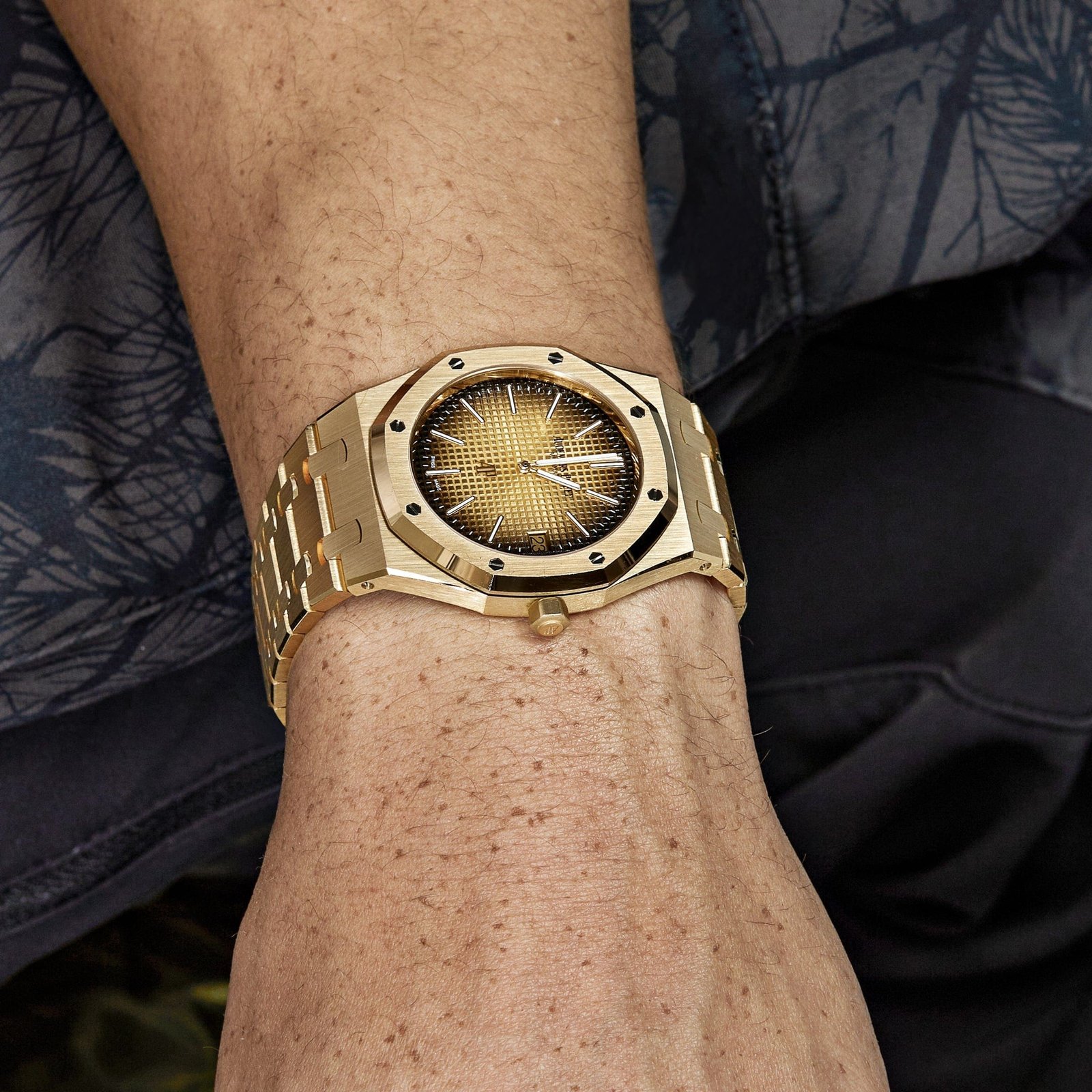 Audemars P1g*et Royal Oak 16202BA.OO.1240BA.02 ‘Jumbo’ Extra-Thin Yellow Gold (2024)