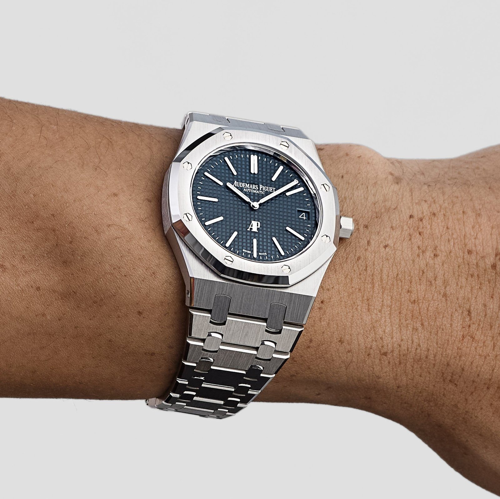 Audemars P1g*et Royal Oak 16202ST.OO.1240ST.01 ‘Jumbo’ Extra-Thin 50th Anniversary Stainless Steel Blue Dial (2022)