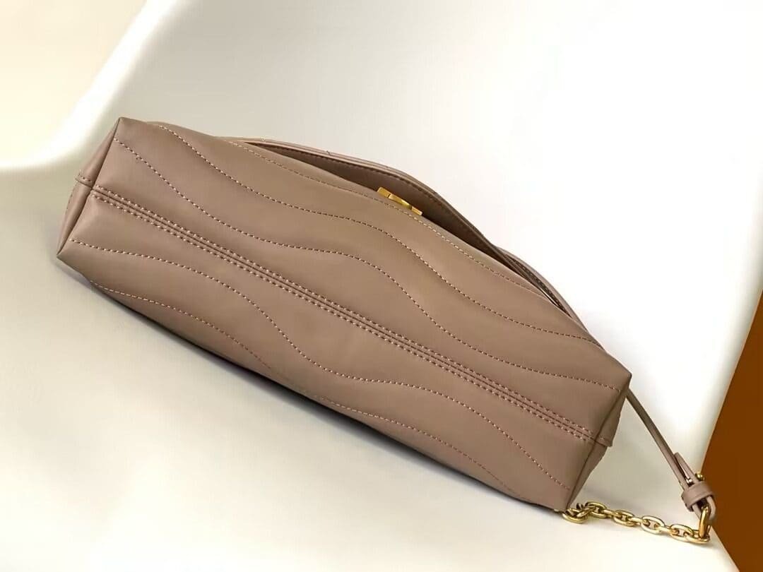 L0vis Vvtt0n M21614 New Wave Chain Bag GM Taupe