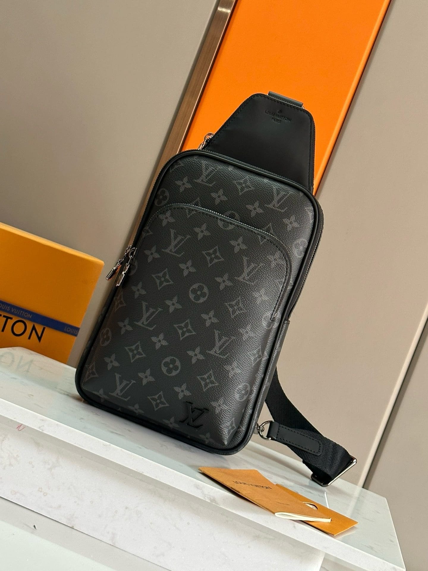 L0vis Vvtt0n M47137 Avenue Slingbag