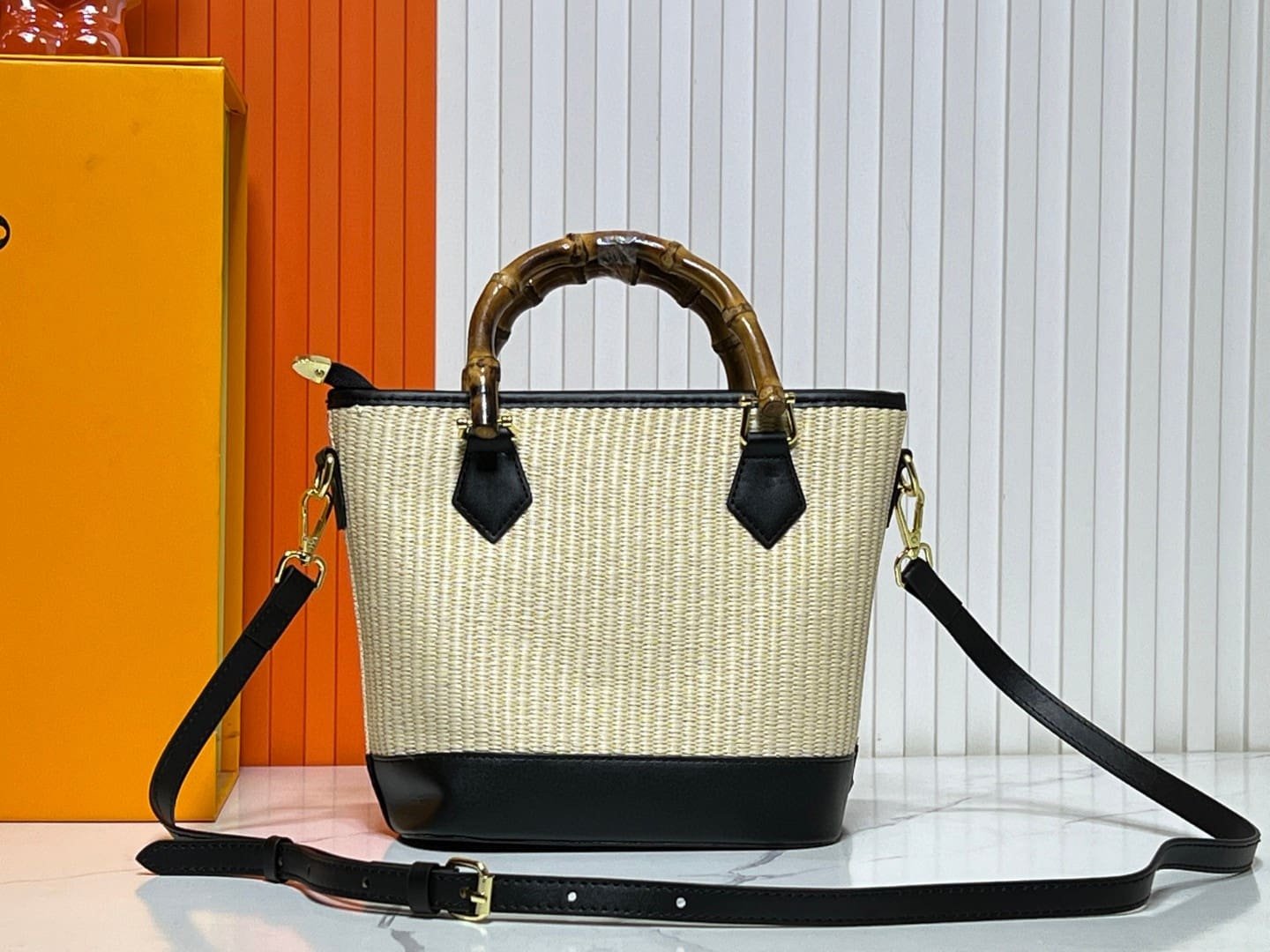 L0vis Vvtt0n Raffia Petit Bucket Tote