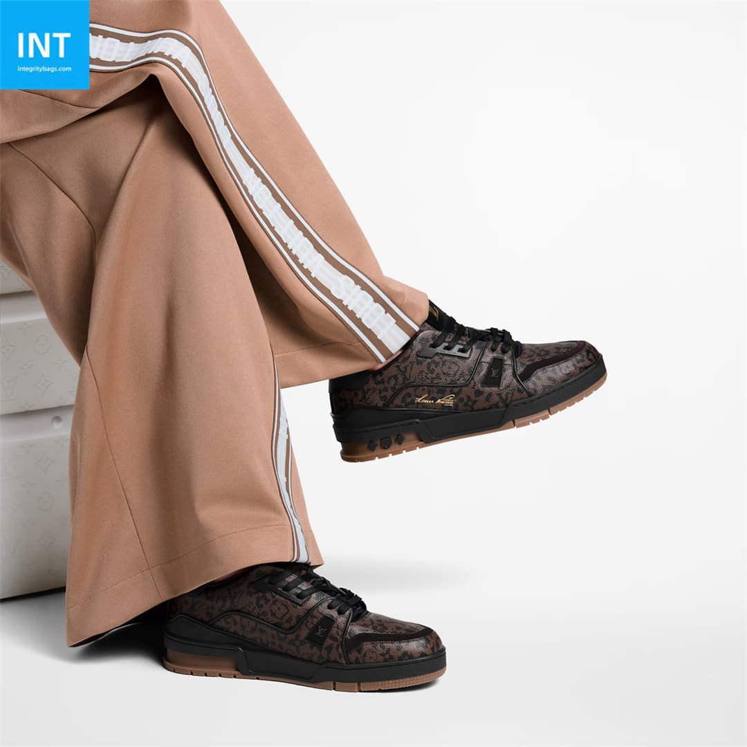 L0vis Vvtt0n 1AJJV7 LV Trainer Sneaker
