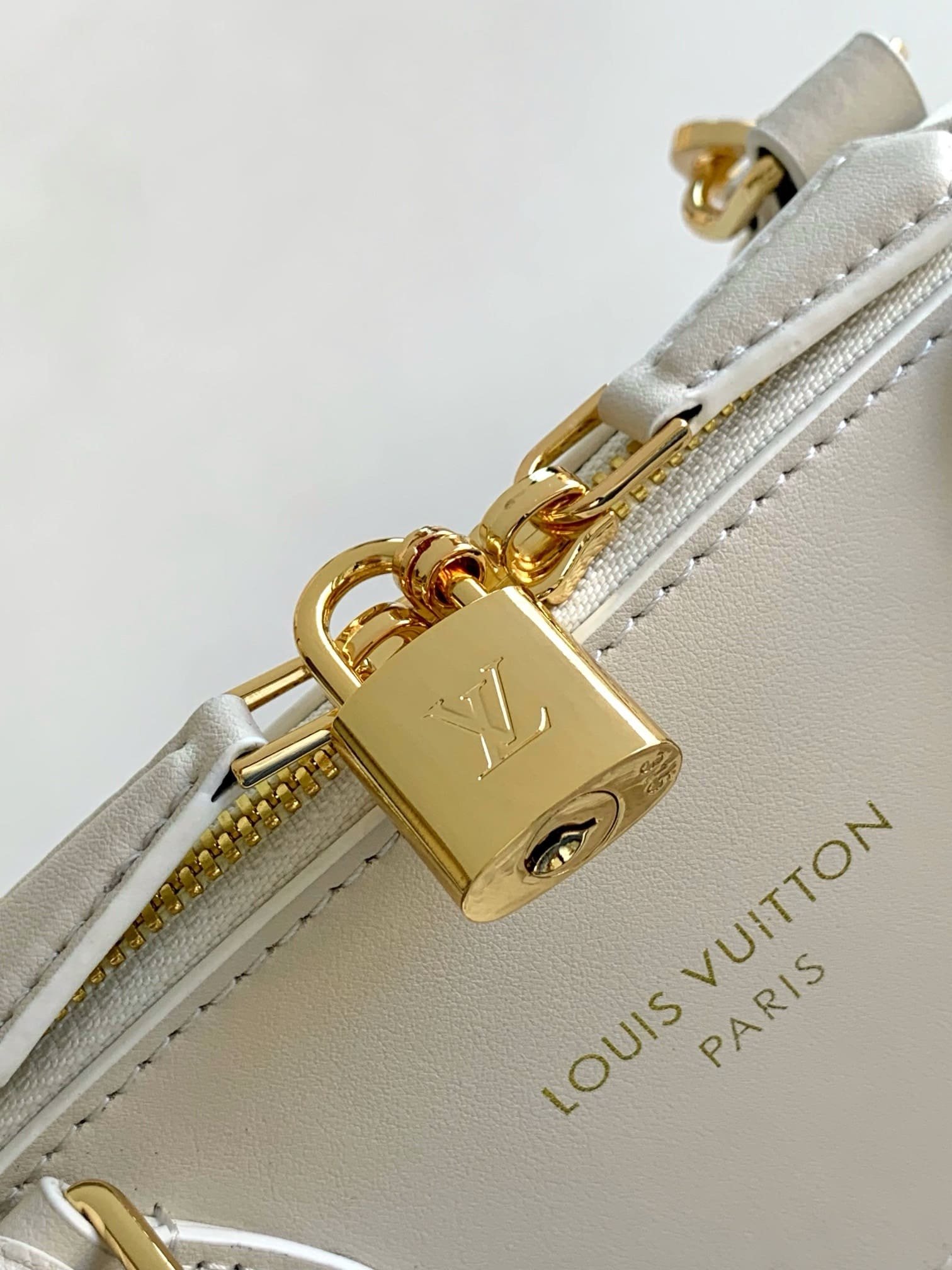 L0vis Vvtt0n M23061 Vendôme MM