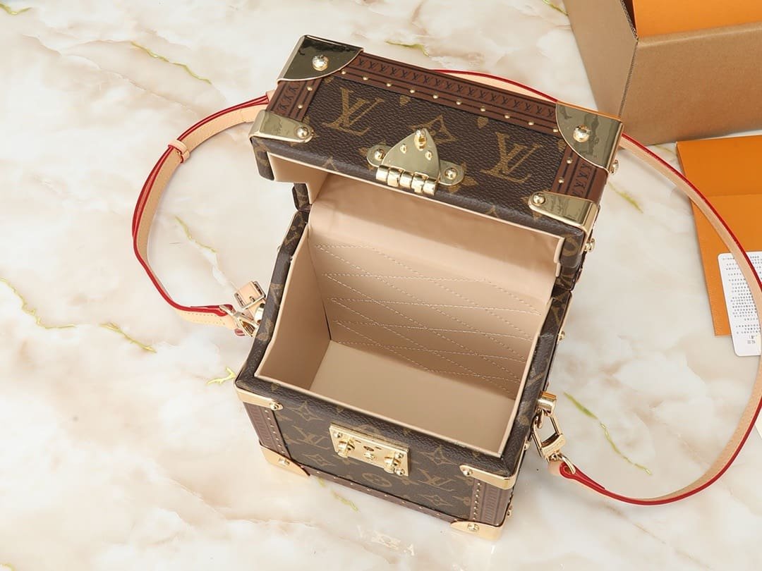 L0vis Vvtt0n M10079 Camera Box