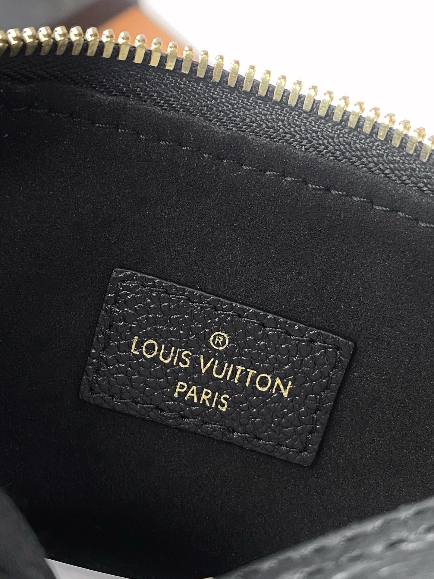 L0vis Vvtt0n M82450 NANO SPEEDY BAG