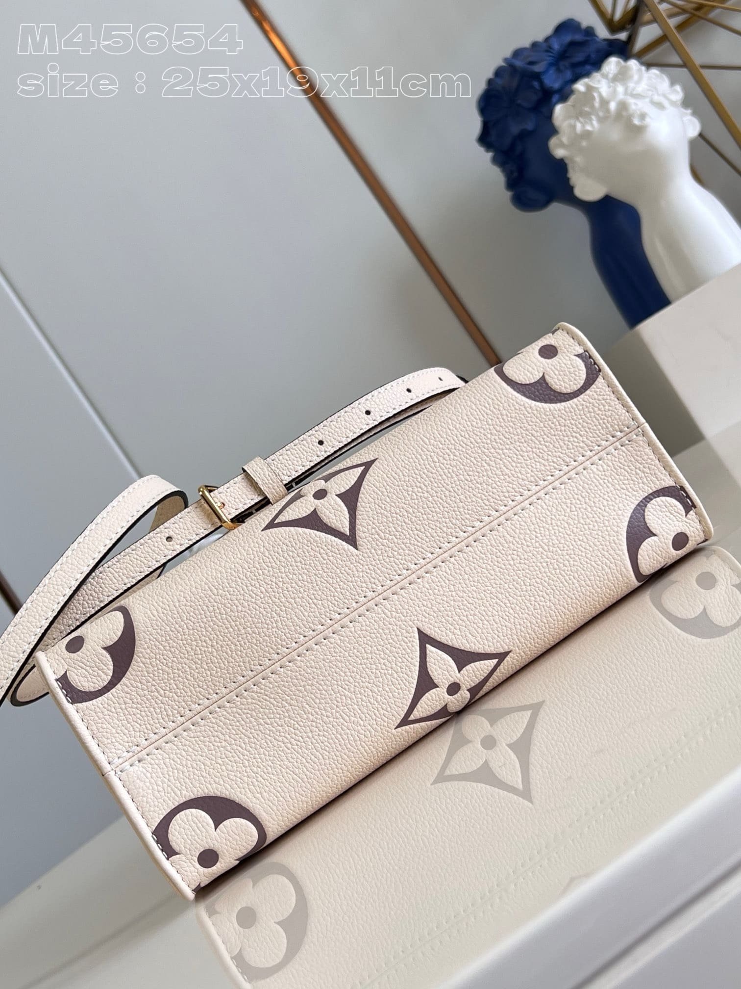 L0vis Vvtt0n White Empreinte Onthego PM M45654