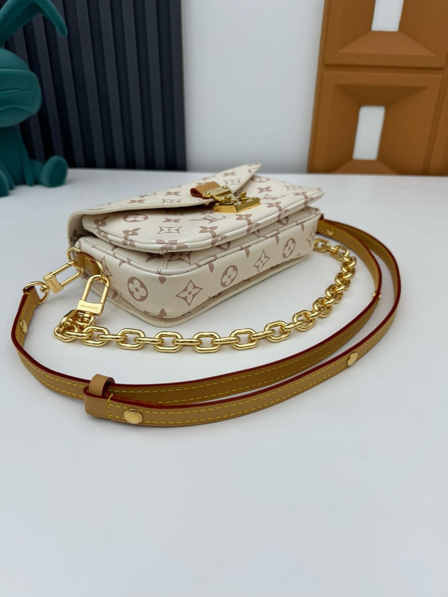 L0vis Vvtt0n M46914 Pochette Métis East West