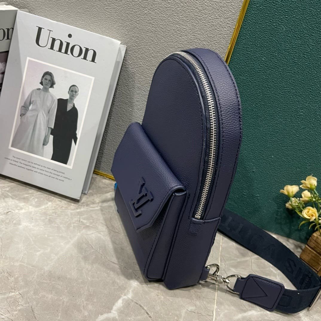 L0vis Vvtt0n M11601 Pilot Slingbag
